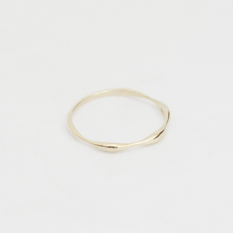 Classic Thin Flow 14k Gold Ring
